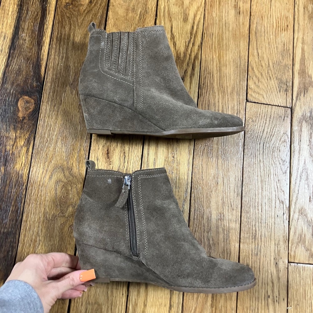 Franco Sarto Welton Taupe Suede‎ Wedge Ankle Boots Womens 7.5M Zipper Booties